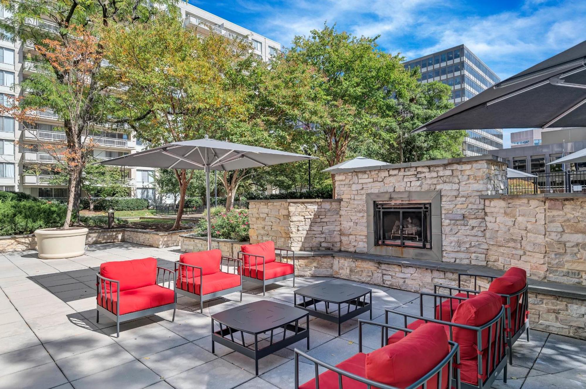 Beautiful 2Br Apartment At Crystal City With Gym Arlington Eksteriør billede