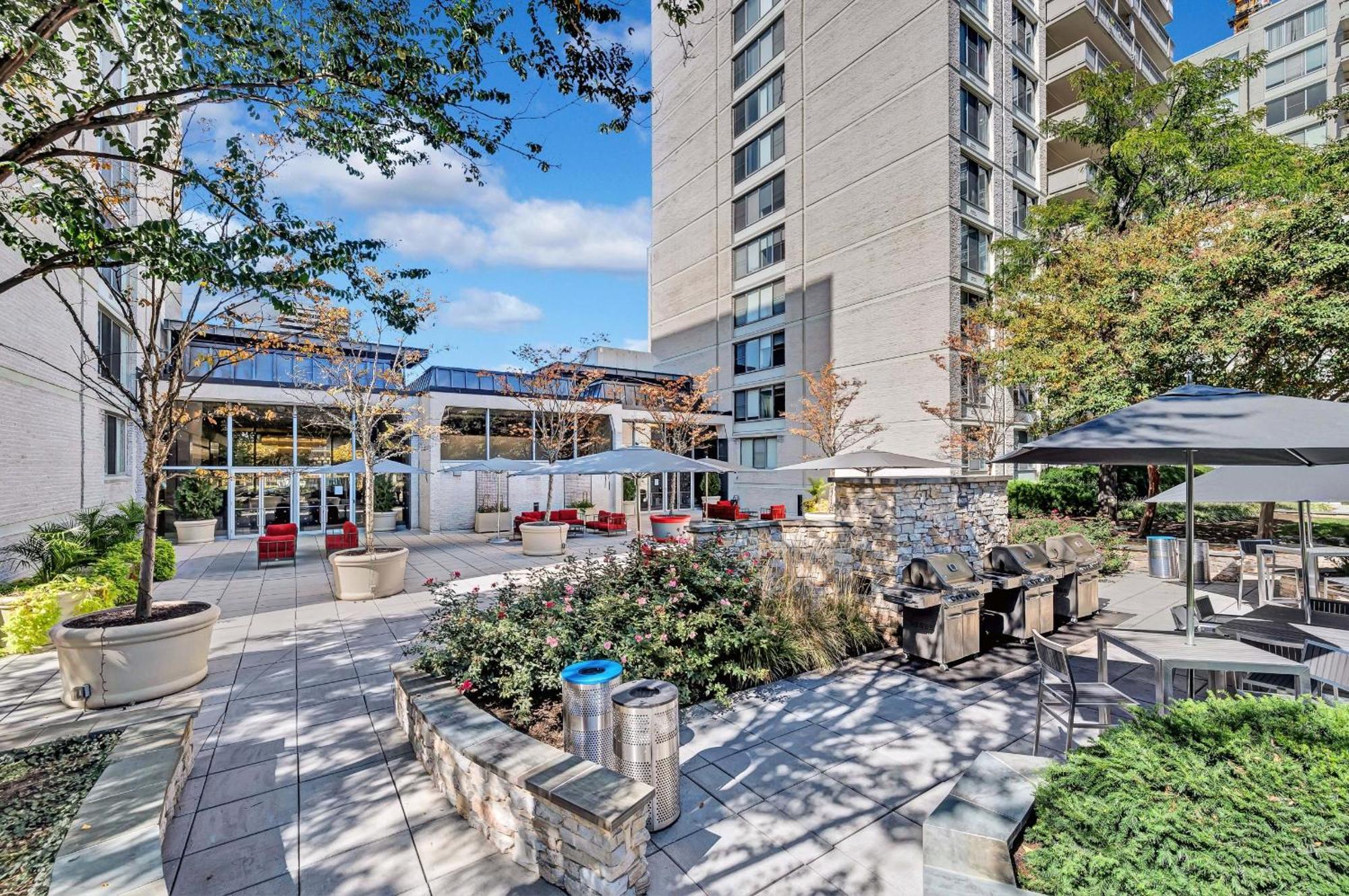 Beautiful 2Br Apartment At Crystal City With Gym Arlington Eksteriør billede