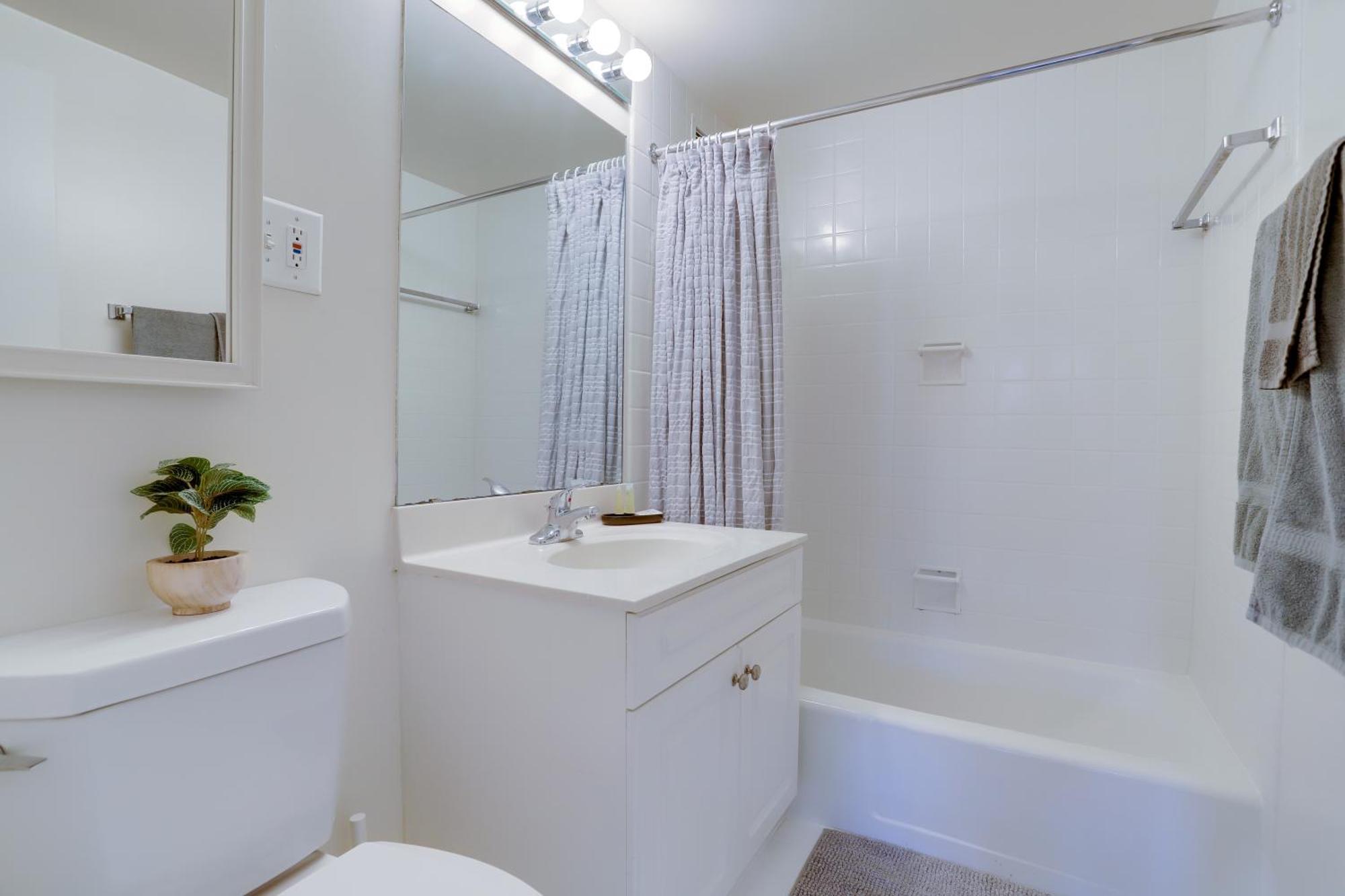 Beautiful 2Br Apartment At Crystal City With Gym Arlington Eksteriør billede