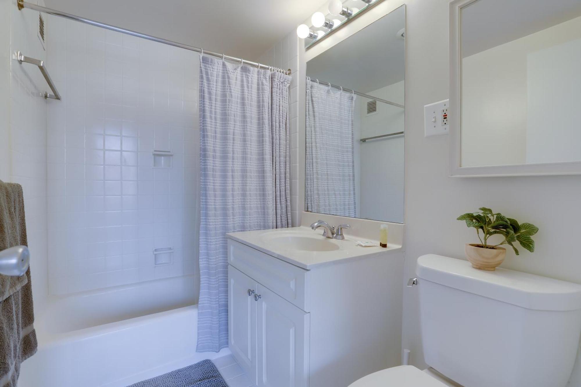 Beautiful 2Br Apartment At Crystal City With Gym Arlington Eksteriør billede